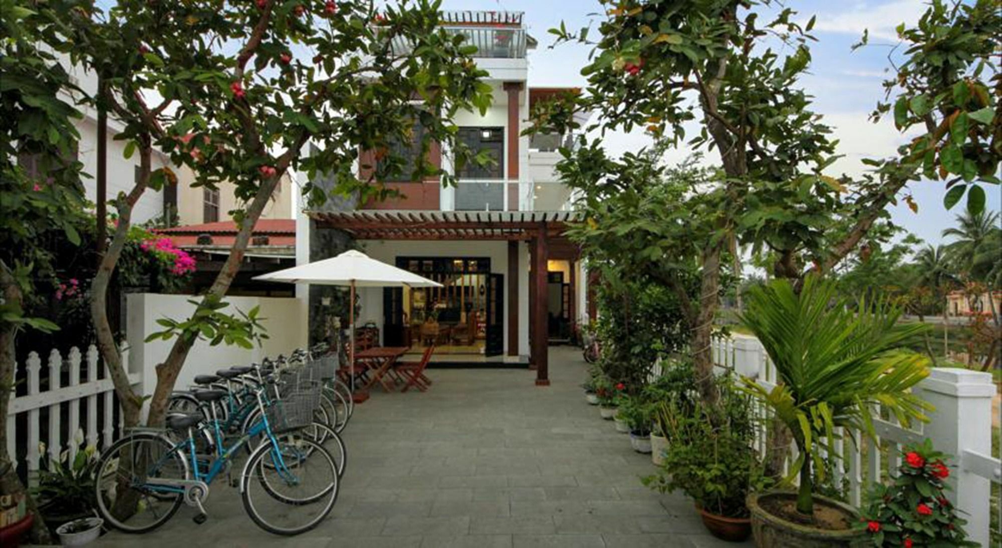 Azalea Homestay Хойан Экстерьер фото